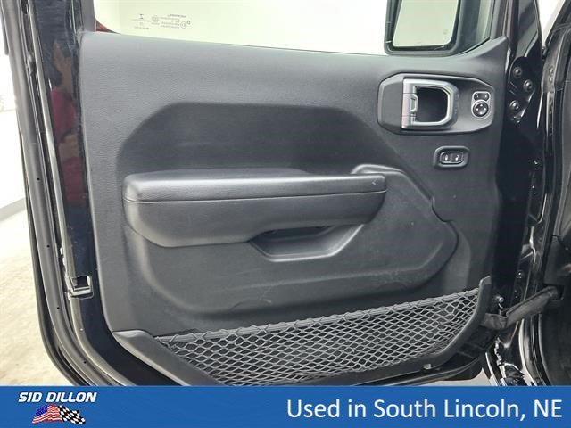 Used 2019 Black Clearcoat Jeep Sport S image 15