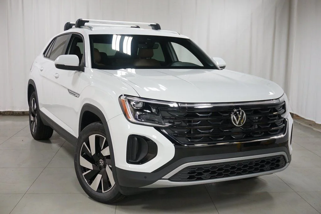 New 2026 White Volkswagen SE w/Technology image 4