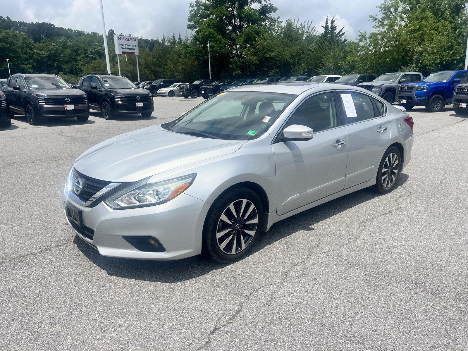 Used 2017 Brilliant Silver Nissan 2.5 SV image 3