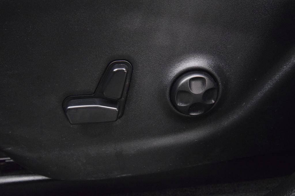 Used 2019 Velvet Red Pearlcoat Jeep Latitude Plus image 27