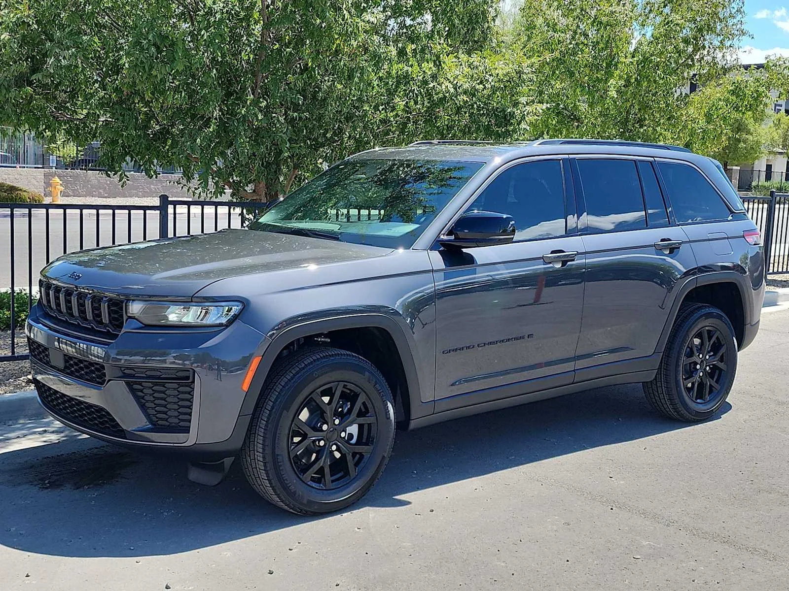 New 2026 Baltic Gray Metallic Clearcoat Jeep Laredo Altitude image 4