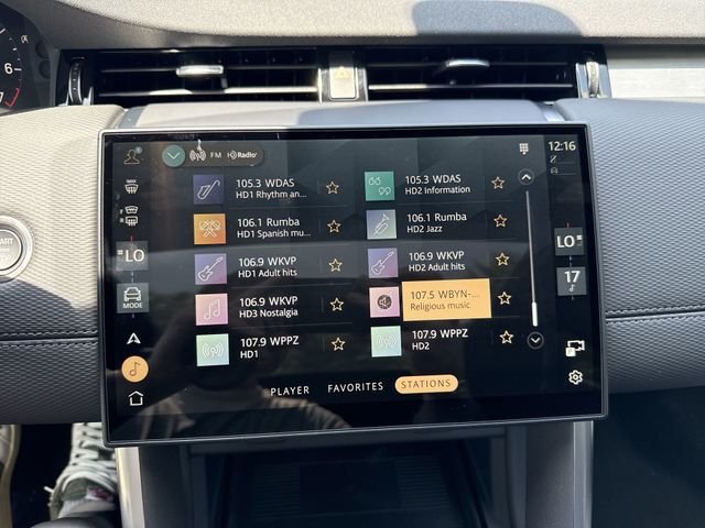 New 2026 Ostuni Pearl White LAND ROVER  image 15