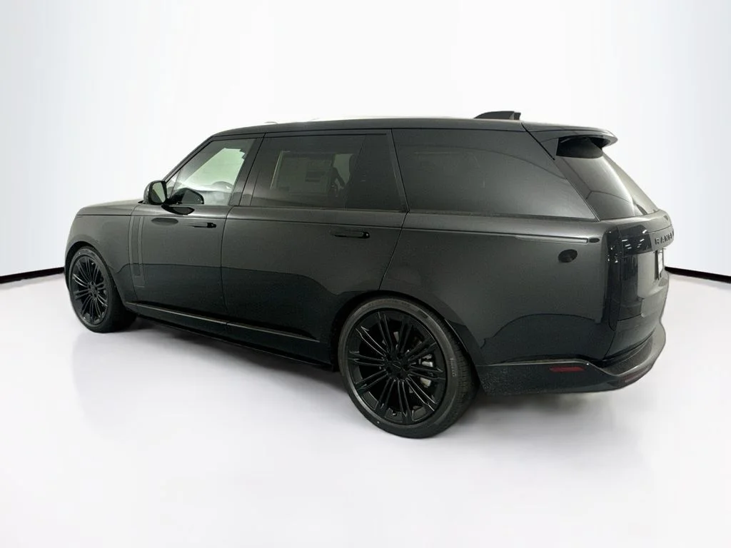 New 2026 Santorini Black Land Rover SE image 7