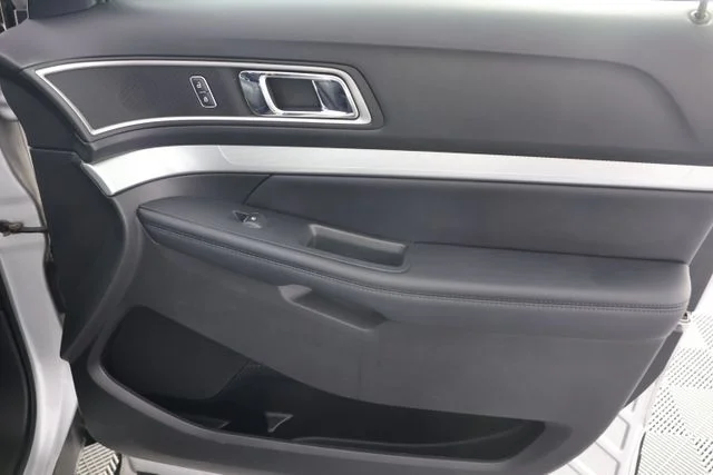 Used 2017 Silver Ford XLT image 28