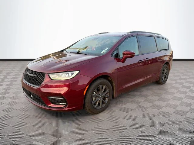 Used 2021 Red Chrysler Touring L image 3
