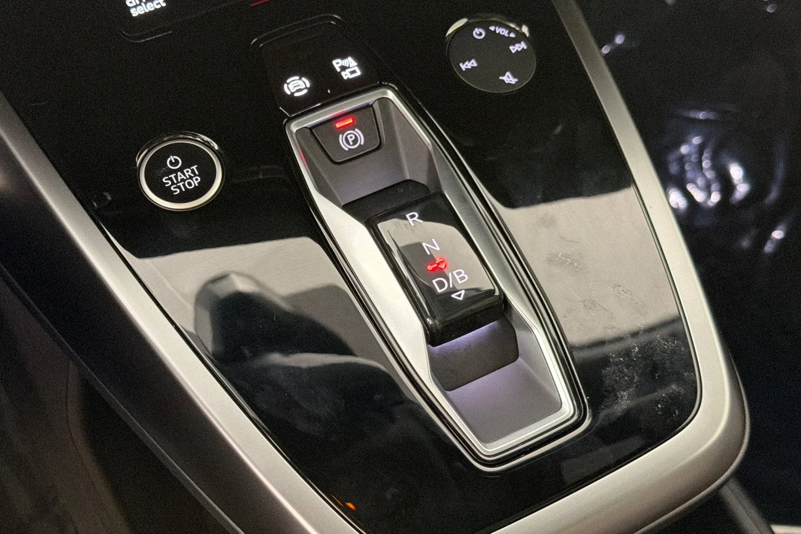 Used 2024 Glacier White Metallic Audi Premium 50 quattro image 20