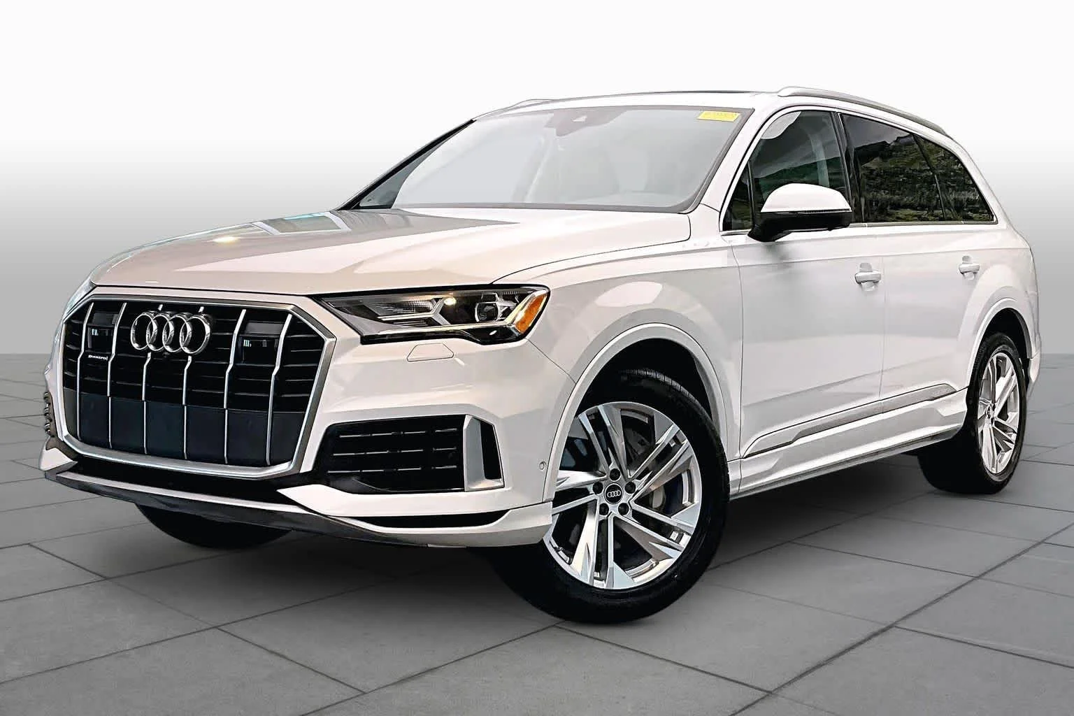2023 Audi Q7 Premium Plus