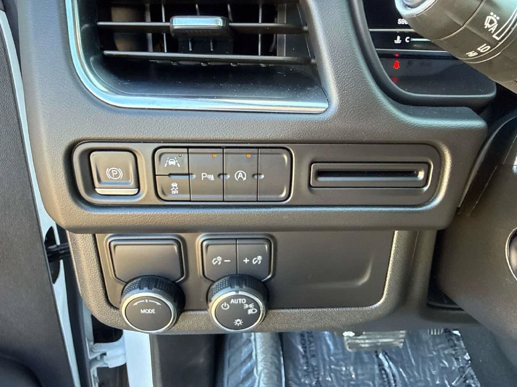 Used 2024 White Chevrolet Premier image 34