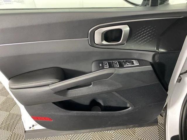 Used 2025 White Kia S image 13
