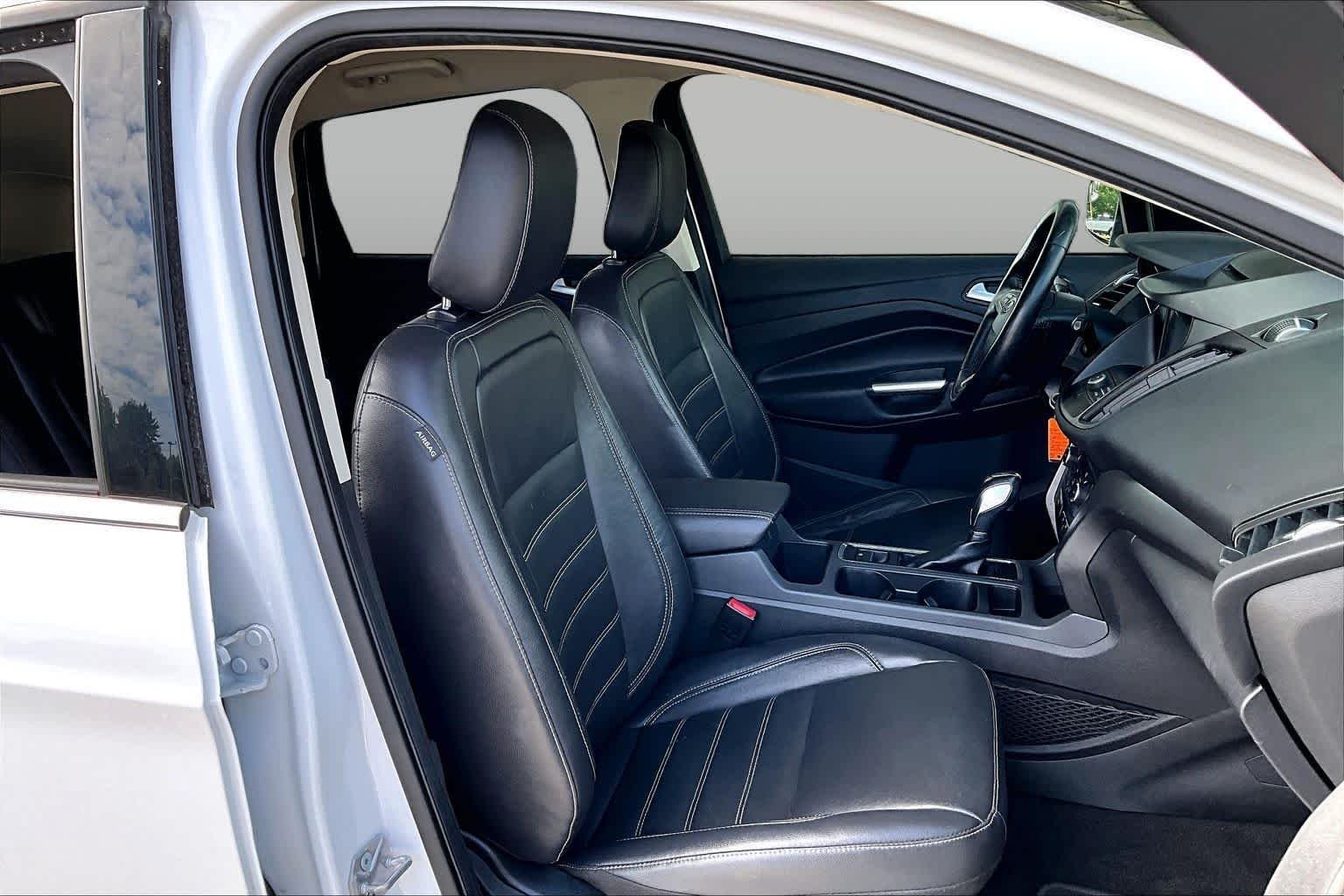 Used 2018 Oxford White Ford SEL image 8