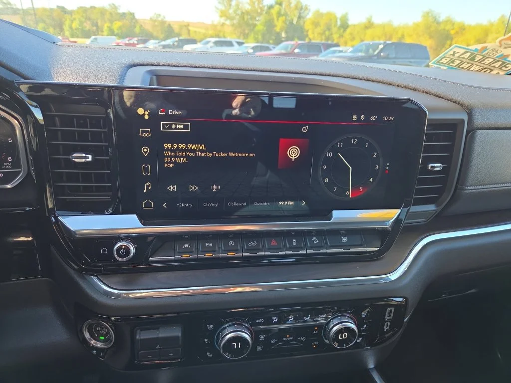 2024 GMC Sierra 1500 SLT - Photo 17