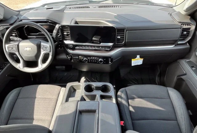 Used 2025 White Chevrolet LT image 15