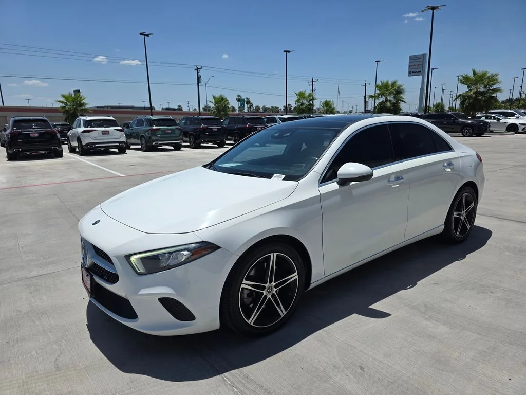 Used 2019 White Mercedes-Benz A 220 image 3