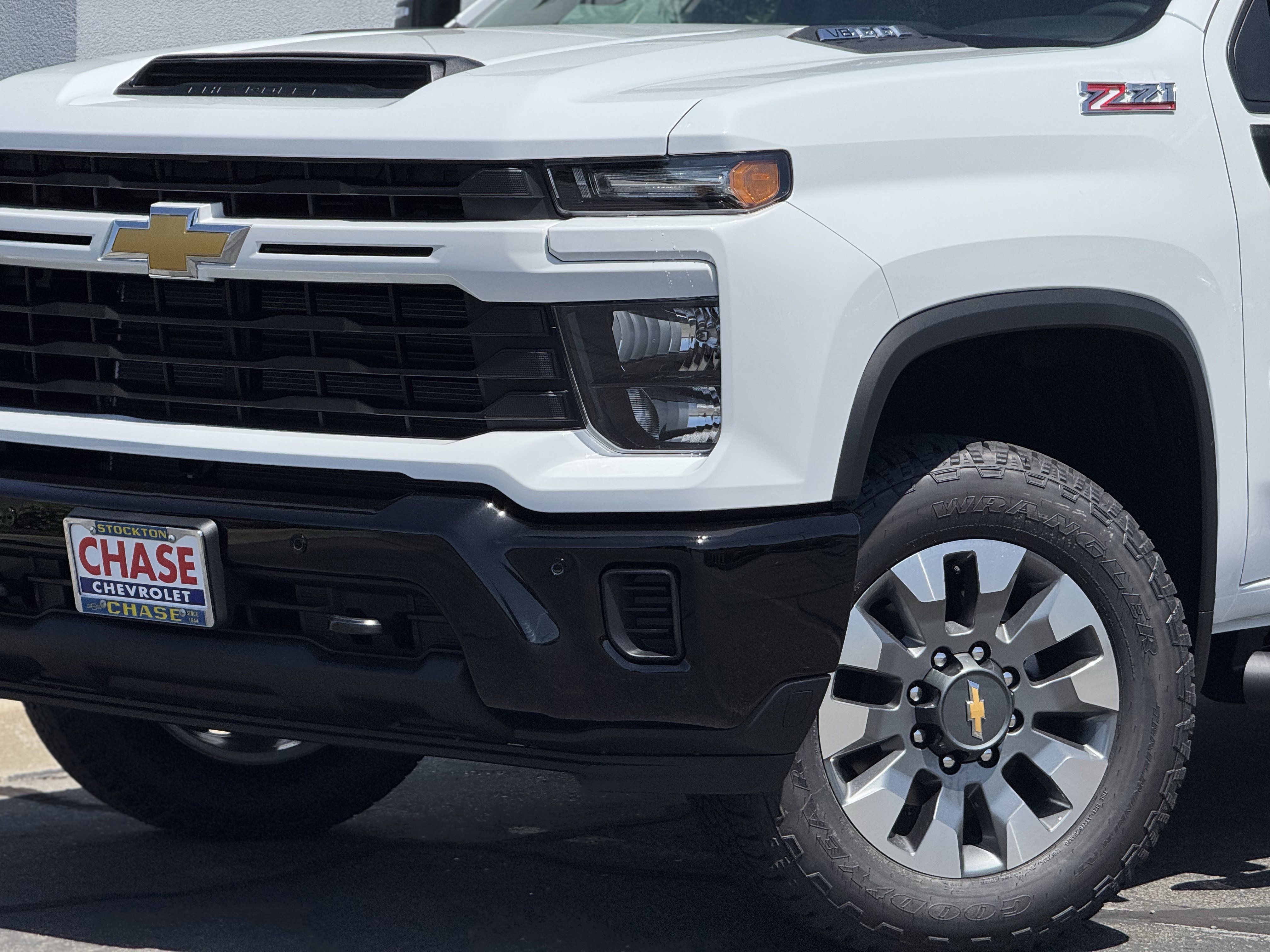New 2026 Summit White Chevrolet Custom image 3