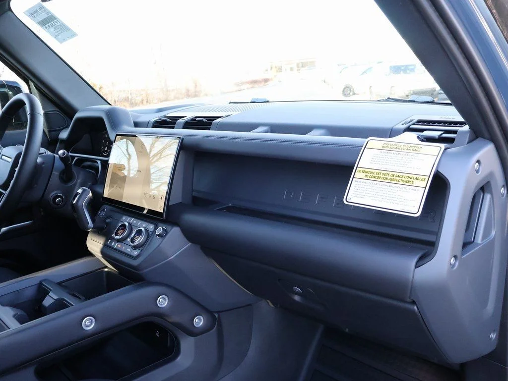 New 2026 Tasman Blue Metallic Land Rover X-Dynamic SE image 9