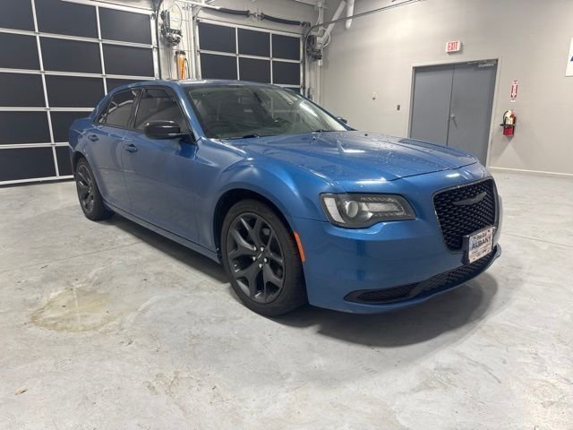 Used 2020  Chrysler Touring image 3