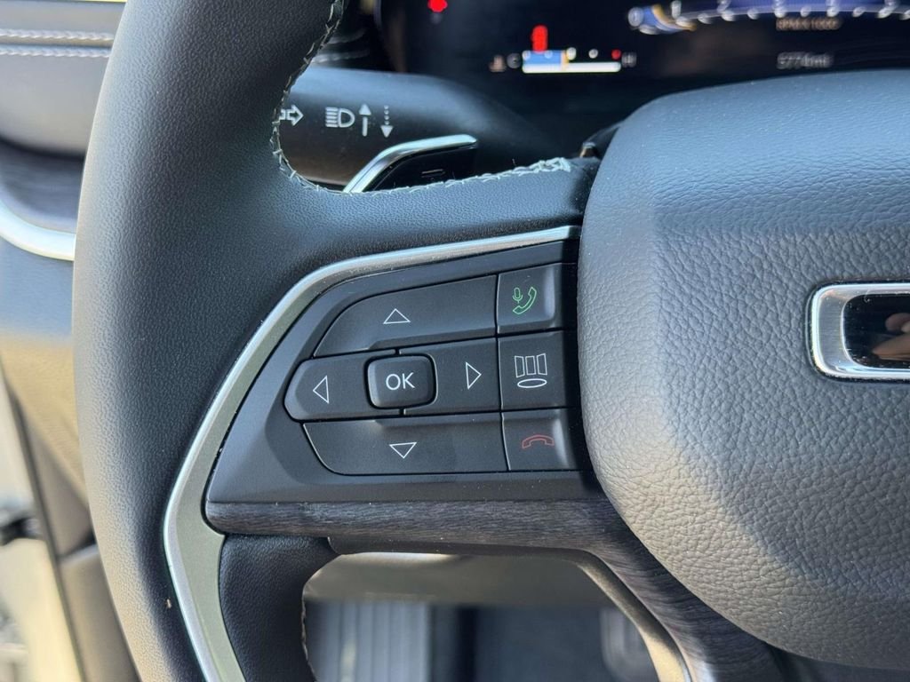 Used 2025 Silver Jeep Limited image 11