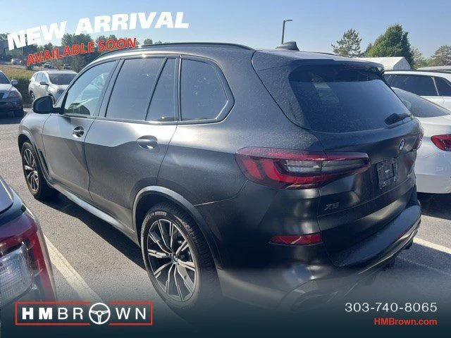 Used 2021  BMW M50i image 3