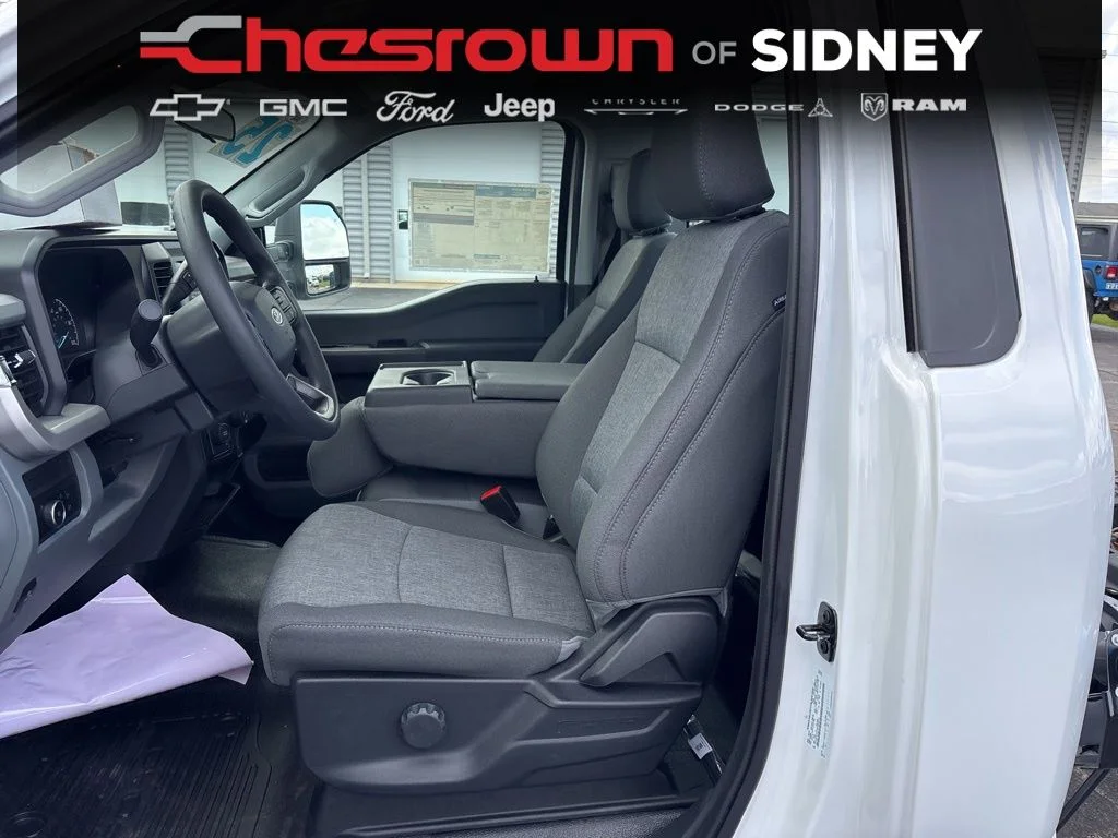 Used 2025 White Ford XL image 25