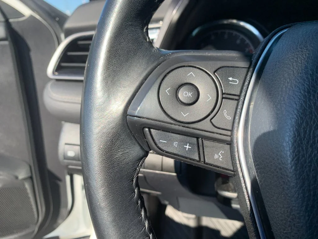 Used 2020 White Toyota SE Nightshade image 27