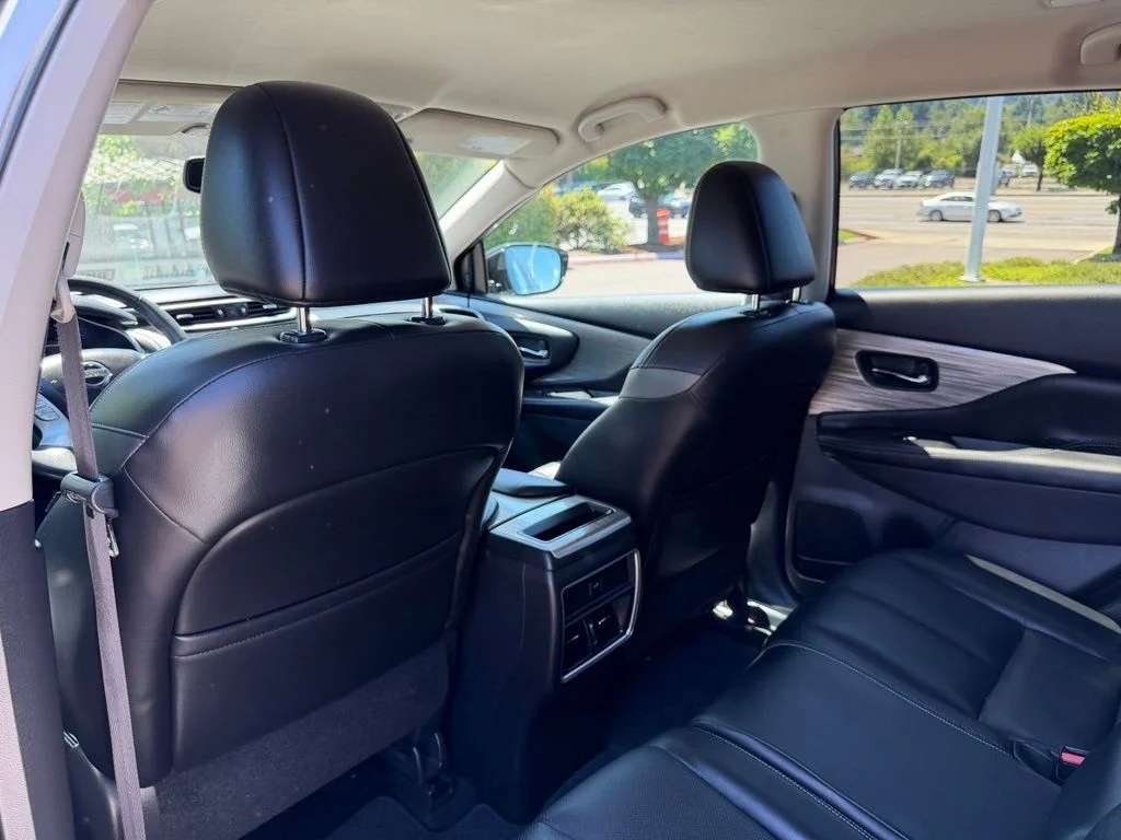 Used 2015 Silver Nissan SL image 30