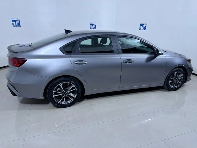 Used 2023 STEEL_GREY Kia LXS image 8