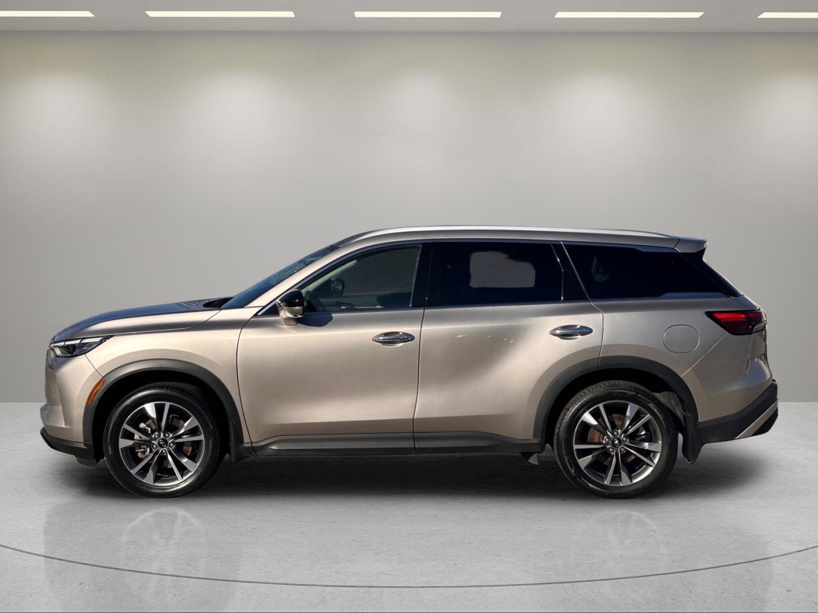 Used 2023 Warm Titanium INFINITI LUXE image 2