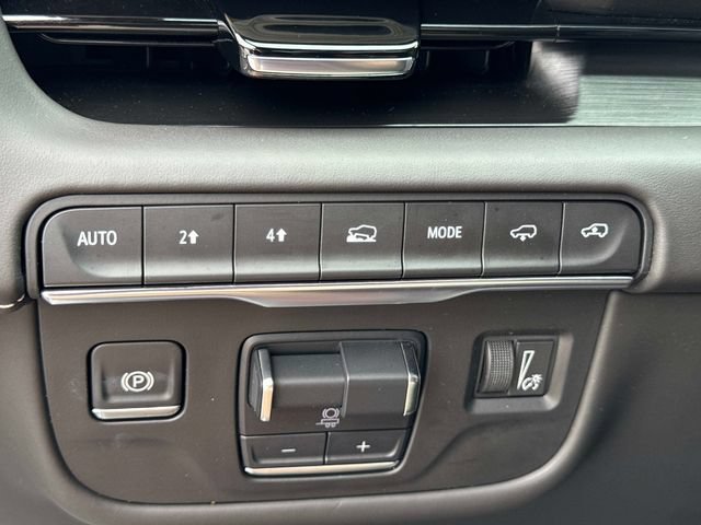 Certified Used 2024 Crystal White Tricoat Cadillac Sport Platinum image 33