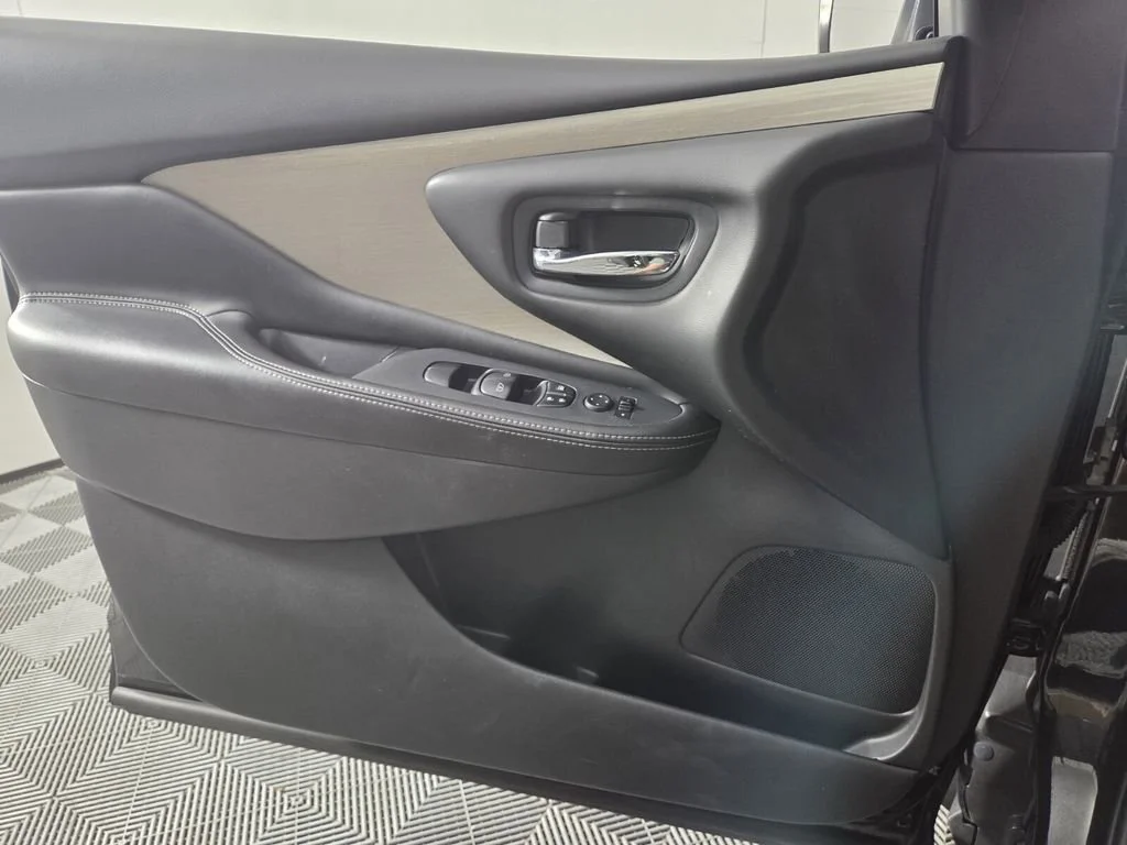 Used 2018 Magnetic Black Metallic Nissan S image 23
