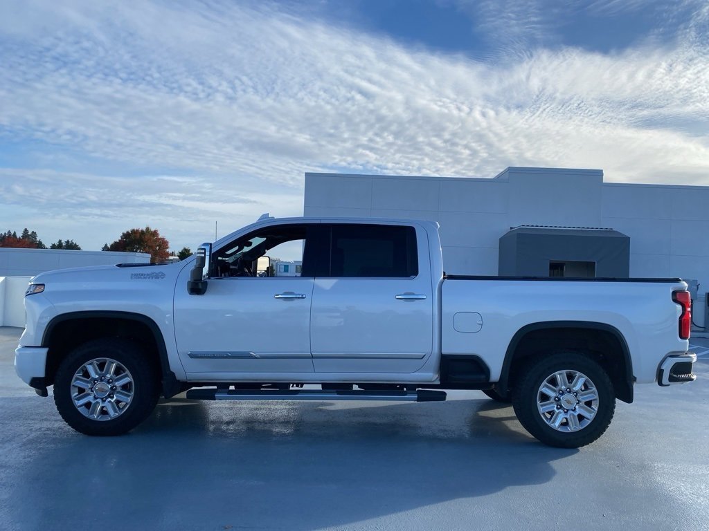2024 Chevrolet Silverado 3500HD High Country photo 2