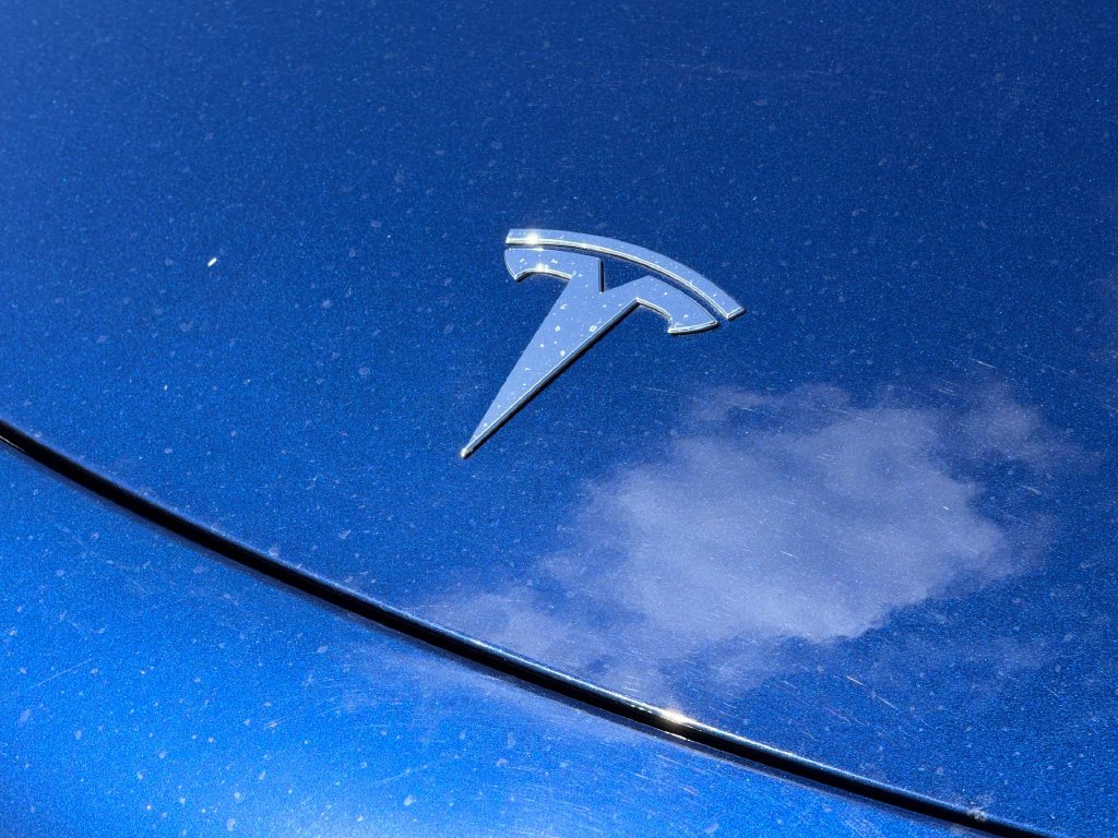 Used 2017 Black Tesla Long Range image 17