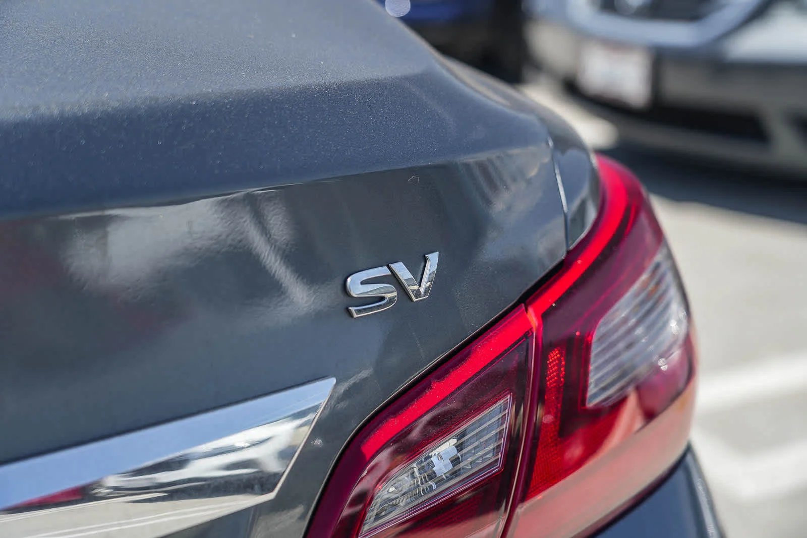 Used 2018 Gun Metallic Nissan 2.5 SV image 9