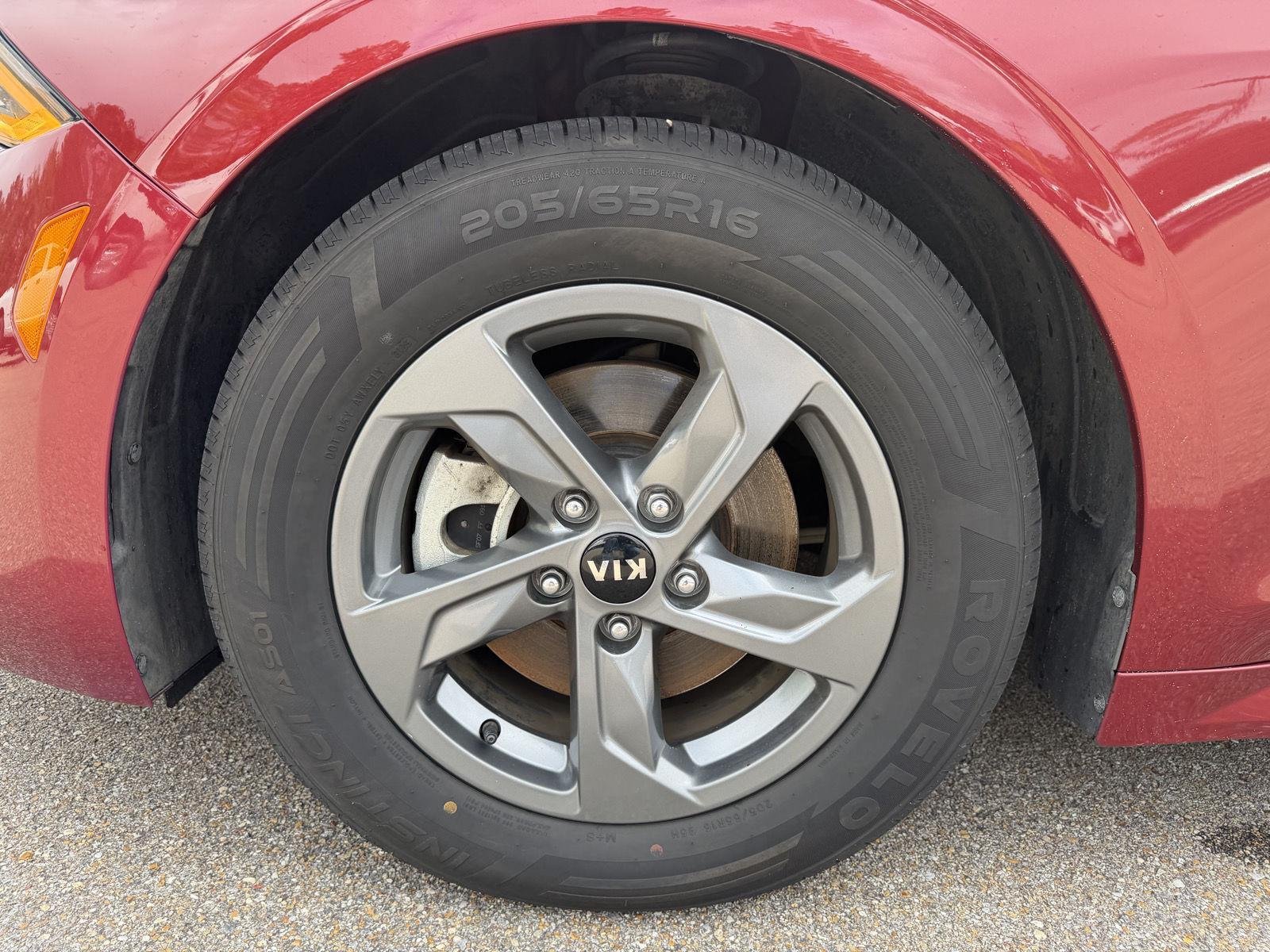 Used 2021 Passion Red Tintcoat Kia LXS image 23