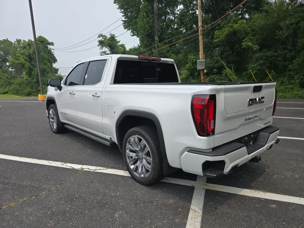 Used 2025 White Frost Tricoat GMC Denali image 7