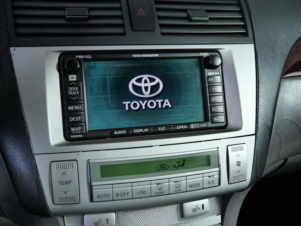 Used 2004 Black Toyota SLE image 23