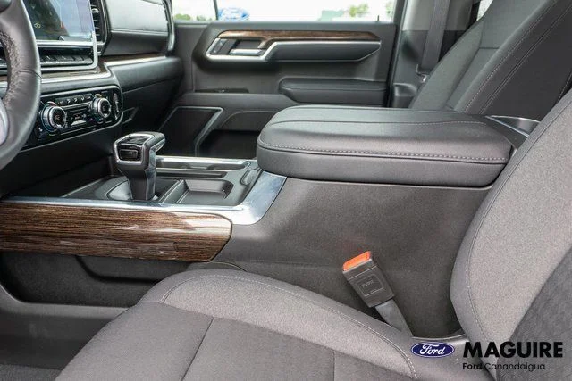 Used 2025 White GMC Elevation image 20