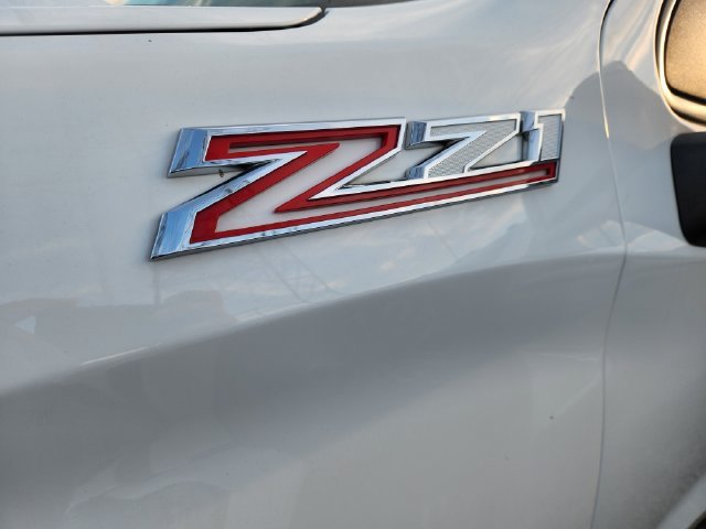 Used 2025 Summit White Chevrolet RST image 7