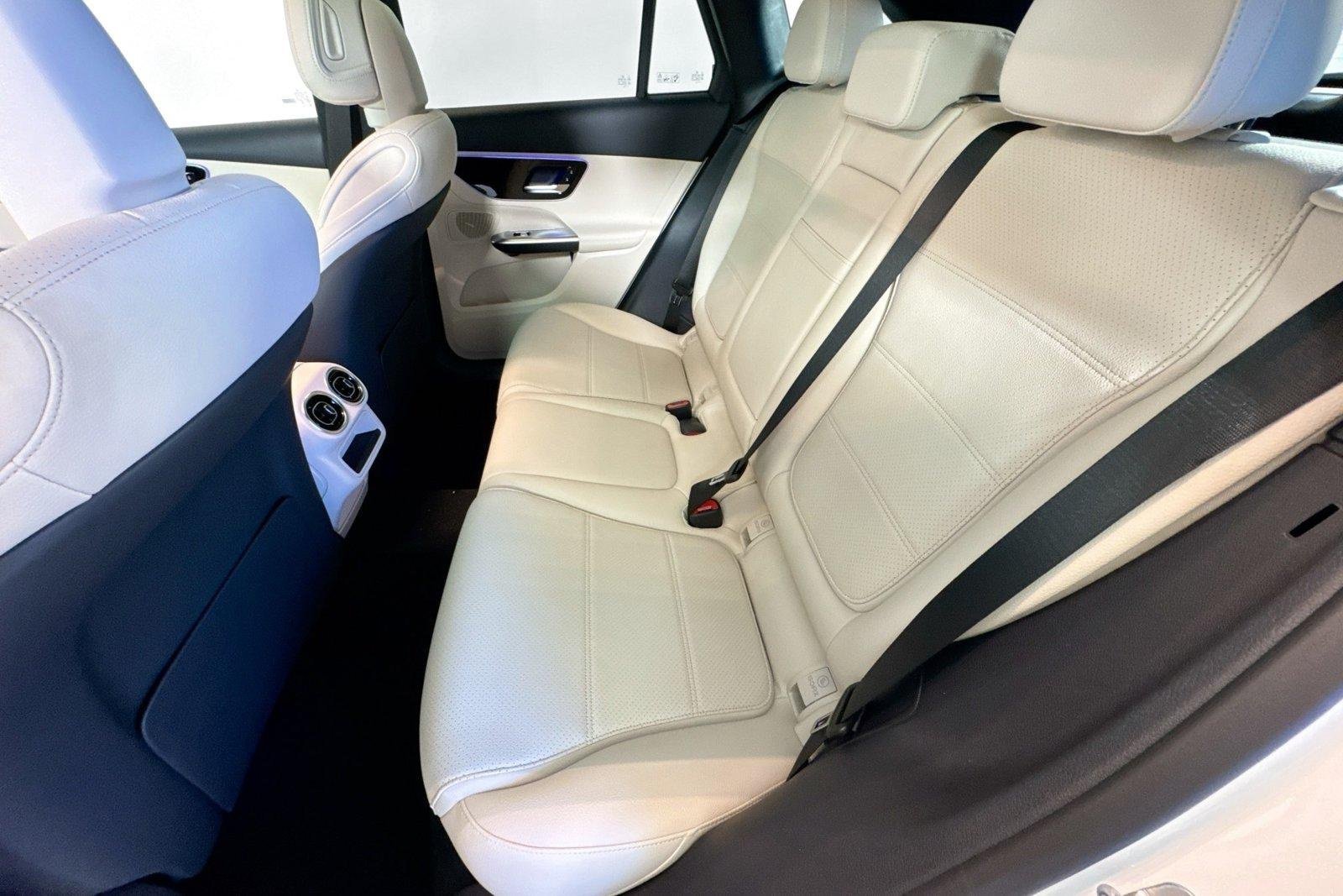 New 2026 Polar White Mercedes-Benz GLC 300 image 22