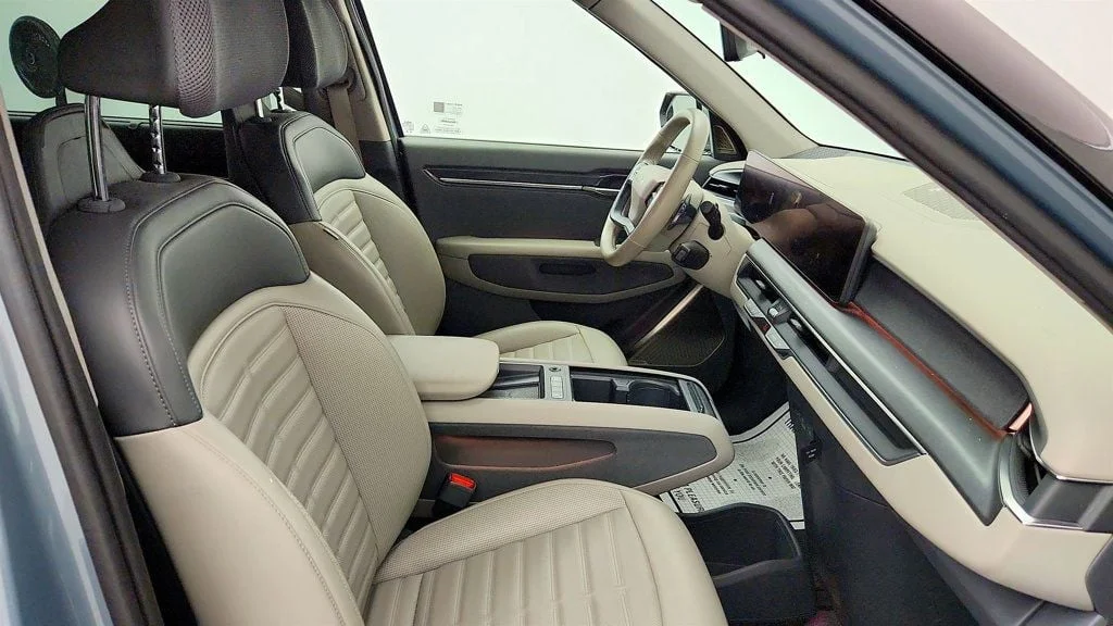 Used 2024 Iceberg Green Kia Land AWD image 25