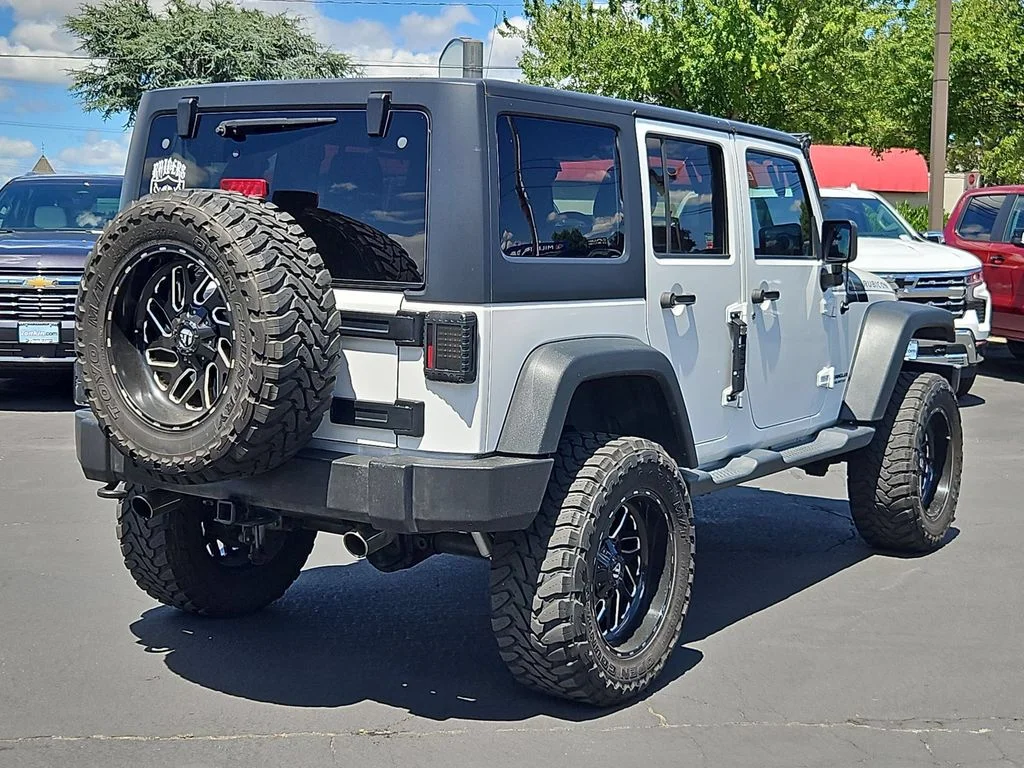 Used 2018 Granite Crystal Metallic Clearcoat Jeep Unlimited Rubicon image 6