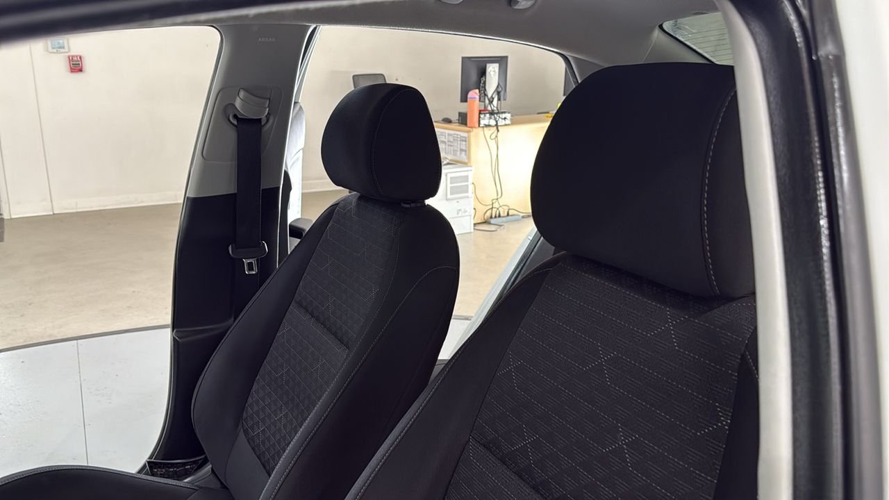 Used 2022 White Kia LX image 13