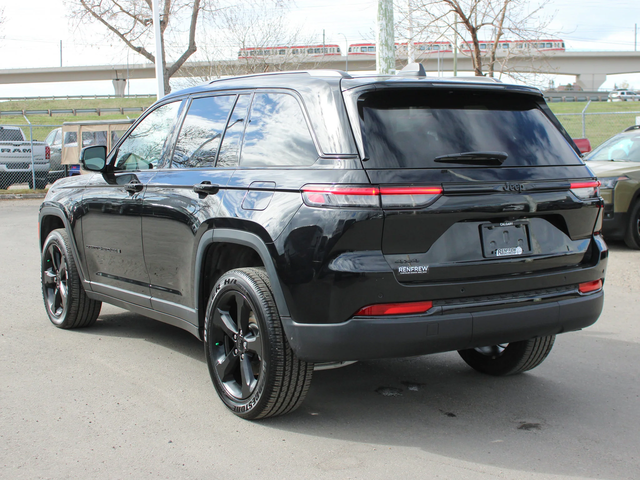 Certified Used 2025 Black Jeep Altitude * V6 | Heated Seats | Trailer Tow Package  | Wireless Charger | Sunroof | Adaptive Cruise image 14