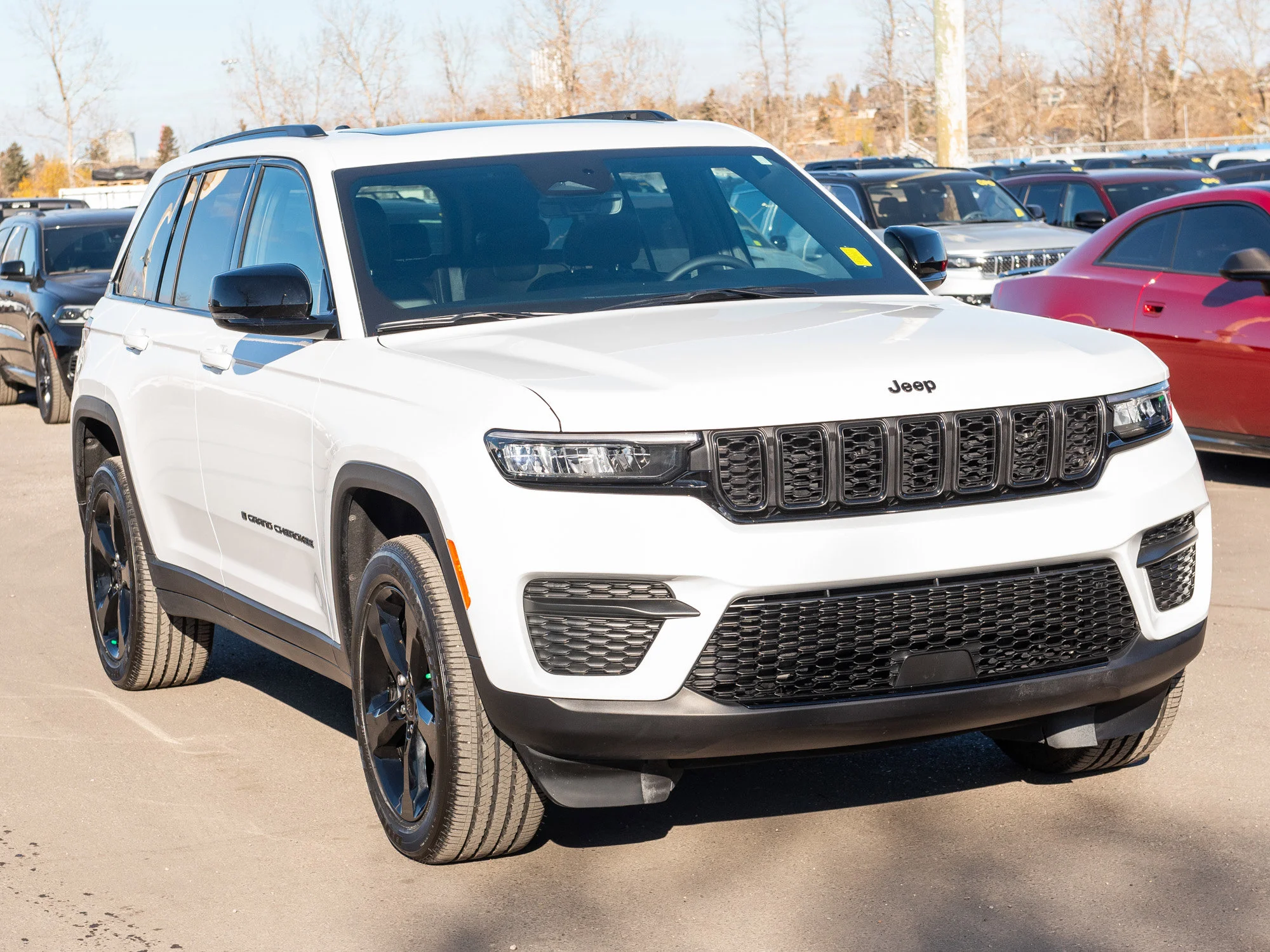 Certified Used 2025 White Jeep Altitude * Trailer Tow Package, Sunroof, Heated Seats, No Accidents image 9