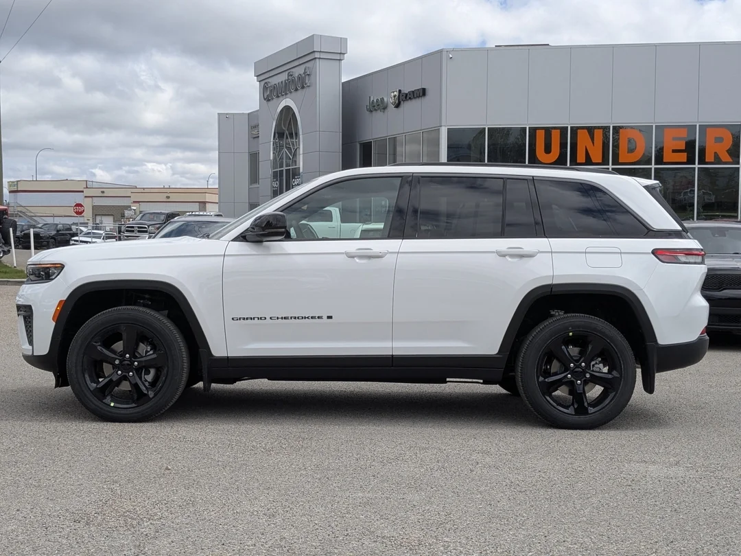 New 2026 White Jeep Altitude - - 4x4 - 20 Gloss Black Wheels - Remote Start - Capri Leatherette & More! image 5