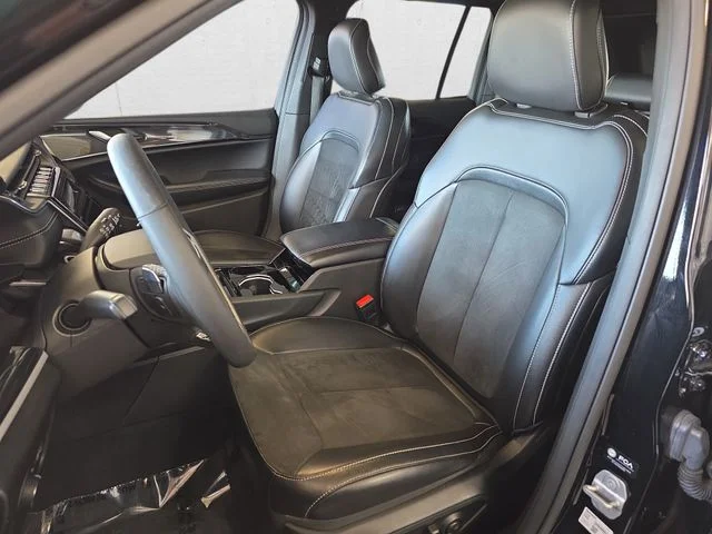 Used 2023 Diamond Black Jeep Altitude X image 15
