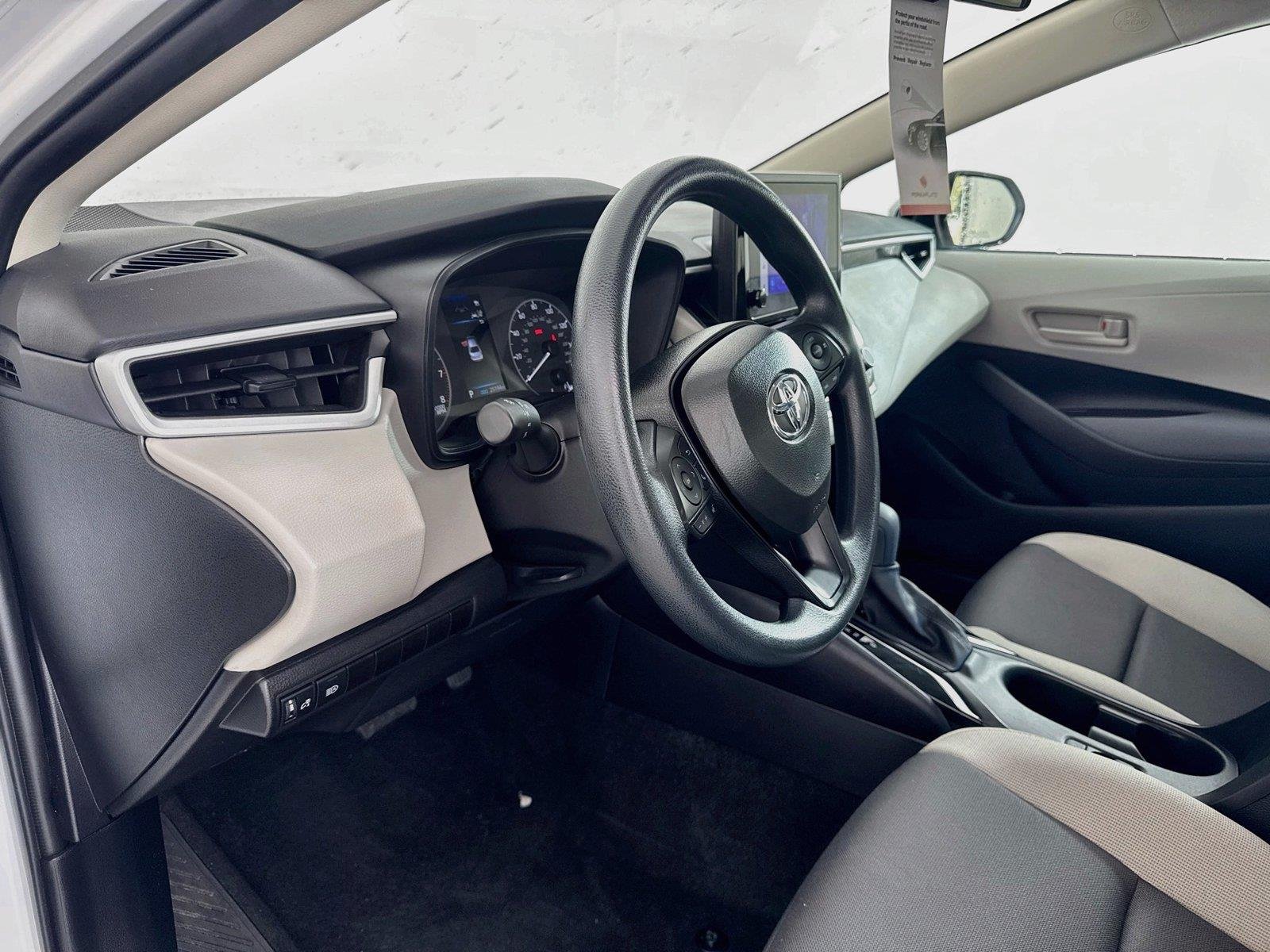 Used 2025 Ice Cap Toyota LE image 9