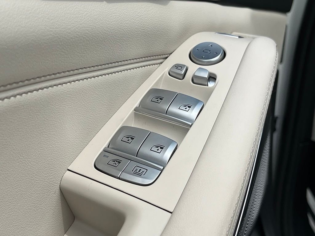 Certified Used 2024 Alpine White BMW M60i image 20