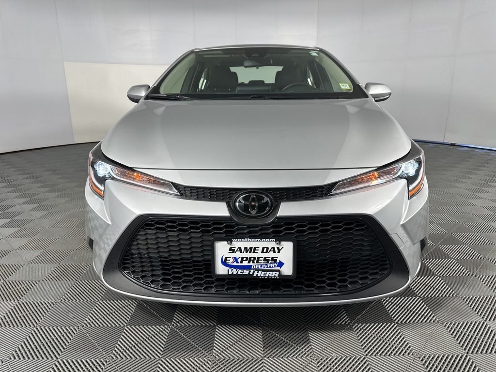 Used 2020 Silver Toyota LE image 4