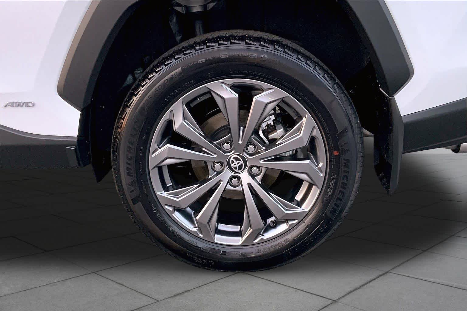 Used 2025 Wind Chill Pearl Toyota Hybrid Limited image 10