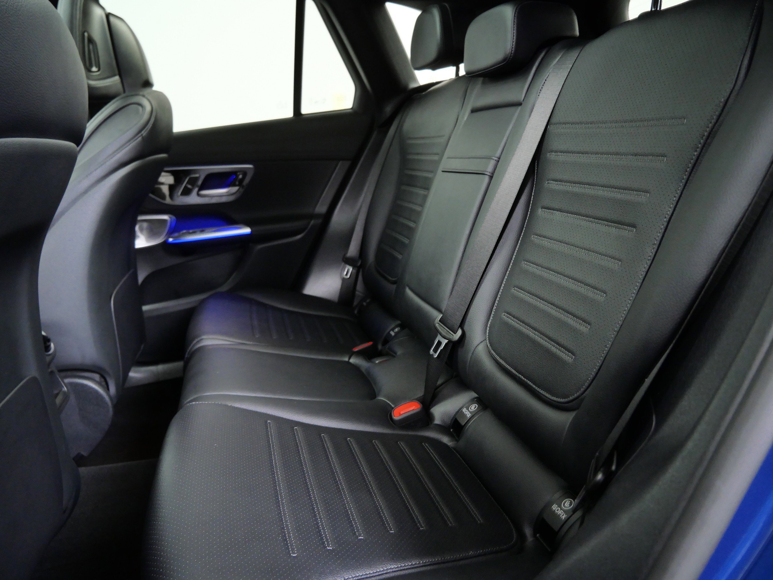 Used 2025 Starling Blue Metallic Mercedes-Benz GLC 300 image 17